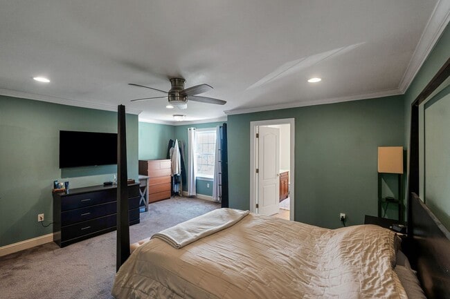 Building Photo - Beautiful 3 Bedroom Bridgeport Townhome!