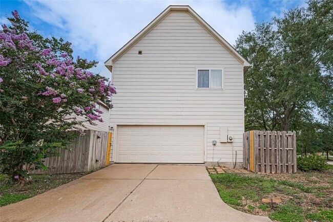 Building Photo - 7407 Golden Star Dr