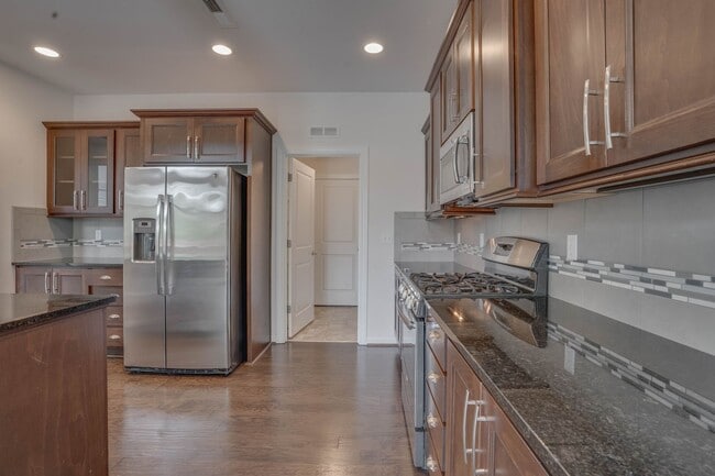 Building Photo - 3 Bed/ 2.5 Bath, Two-Story Home in North C...