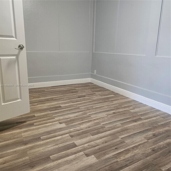 Building Photo - 3114 E Sunrise Blvd