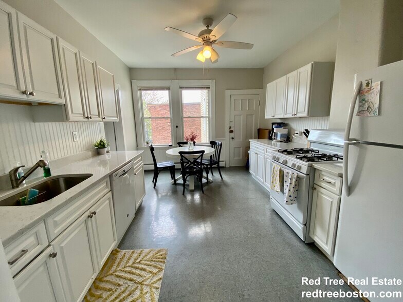 Building Photo - 31 Hurd Rd