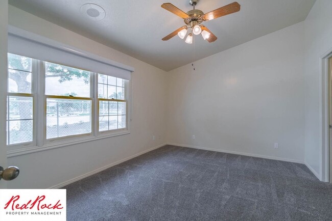 Building Photo - 3 Bedroom End Unit Home in Downtown St. Ge...