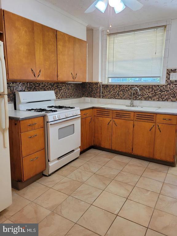 Building Photo - 838 Sears St