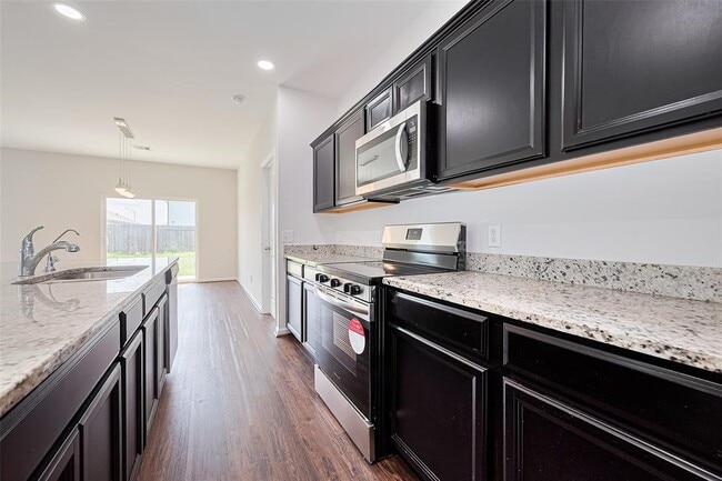 Building Photo - 1025 Banyon Tree Ln