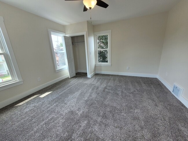 Building Photo - 21 E Maple St