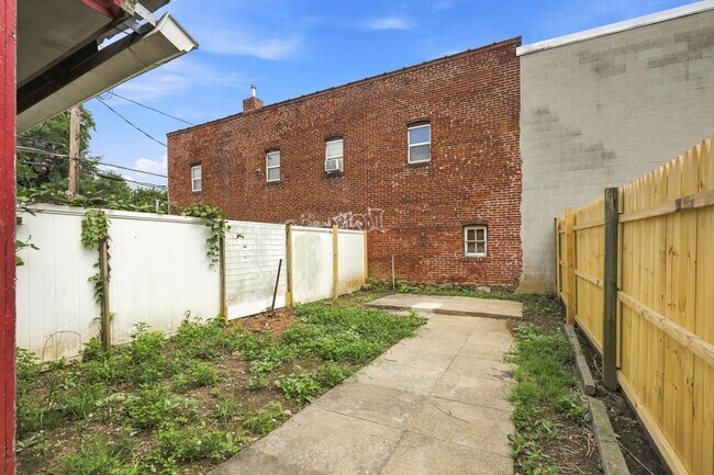 Building Photo - 405 Beaver St