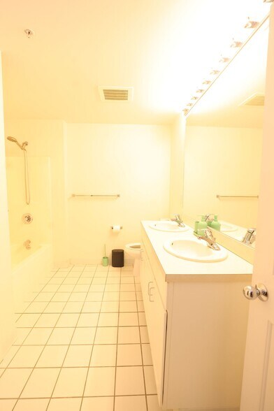 Building Photo - 30 Franklin St