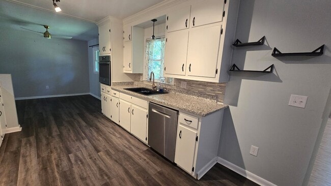 Building Photo - ***Newly Remodeled 3/2 Brick Rancher near WCU***