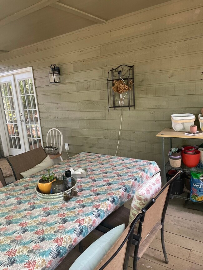 Building Photo - 1543 Hillhaven Dr