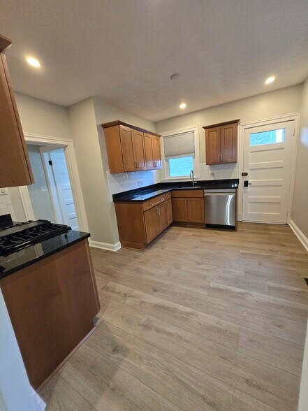 Building Photo - 4 Woodville Ter