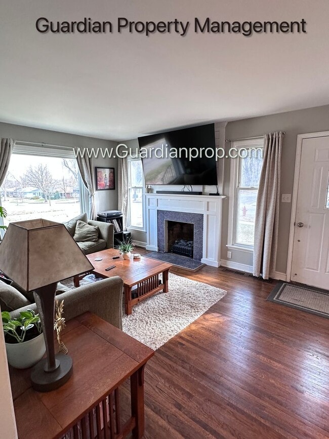 Building Photo - St Louis Park Single Family Home, Fenced In yard, Washer/Dryer, 1 Car Garage