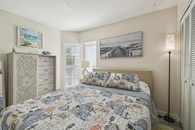 Building Photo - 8430 Monaco Dr