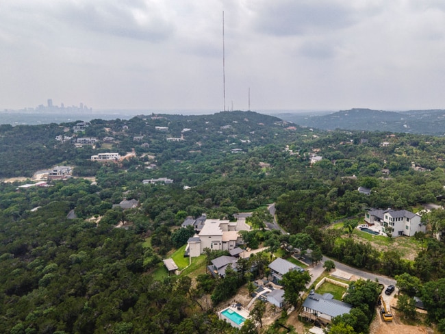 Building Photo - 2805 Trail of the Madrones