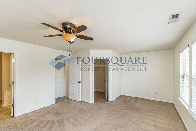 Building Photo - Townhome | Washer/ Dryer Included |Fenced ...