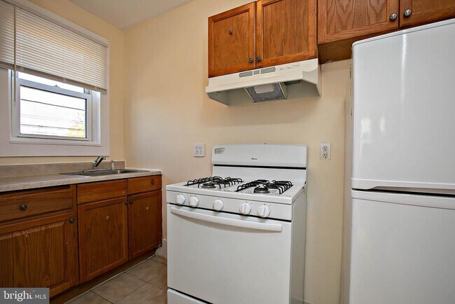Building Photo - 805 White Horse Pike