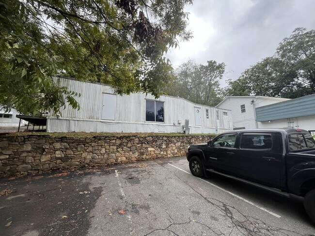 Building Photo - 35 Brookdale Rd