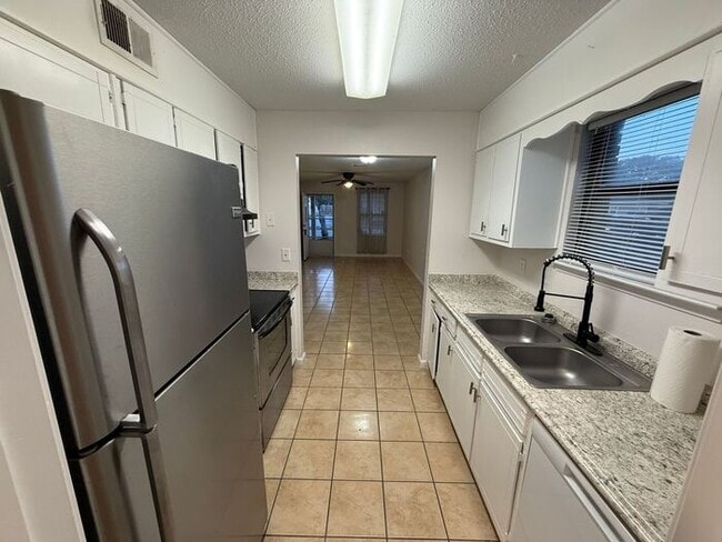 Building Photo - Gulf Breeze - Greenbriar Estates - 2 bedroom, 1 bathroom