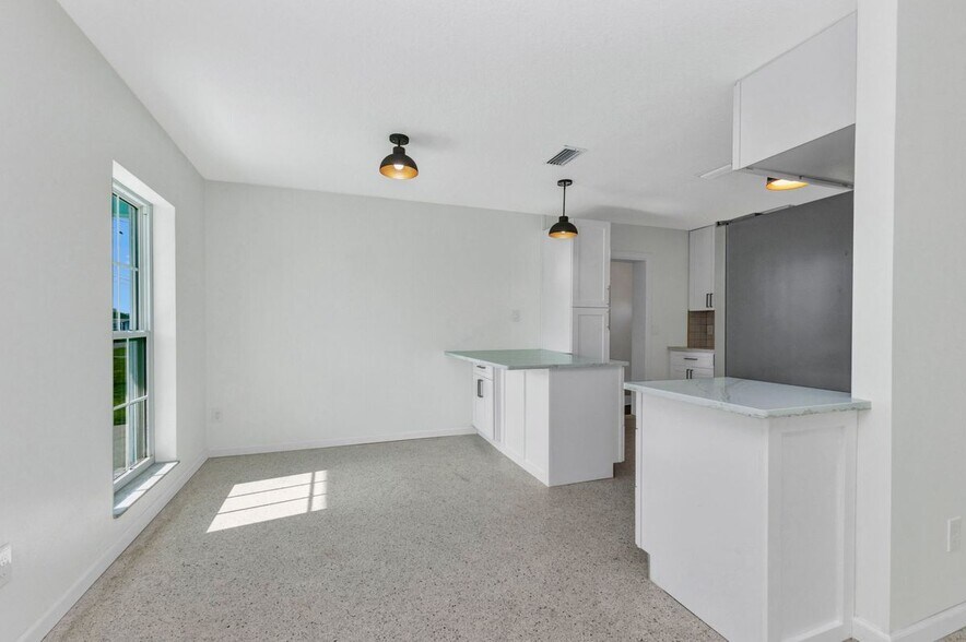 Building Photo - 1611 Sheehan Blvd