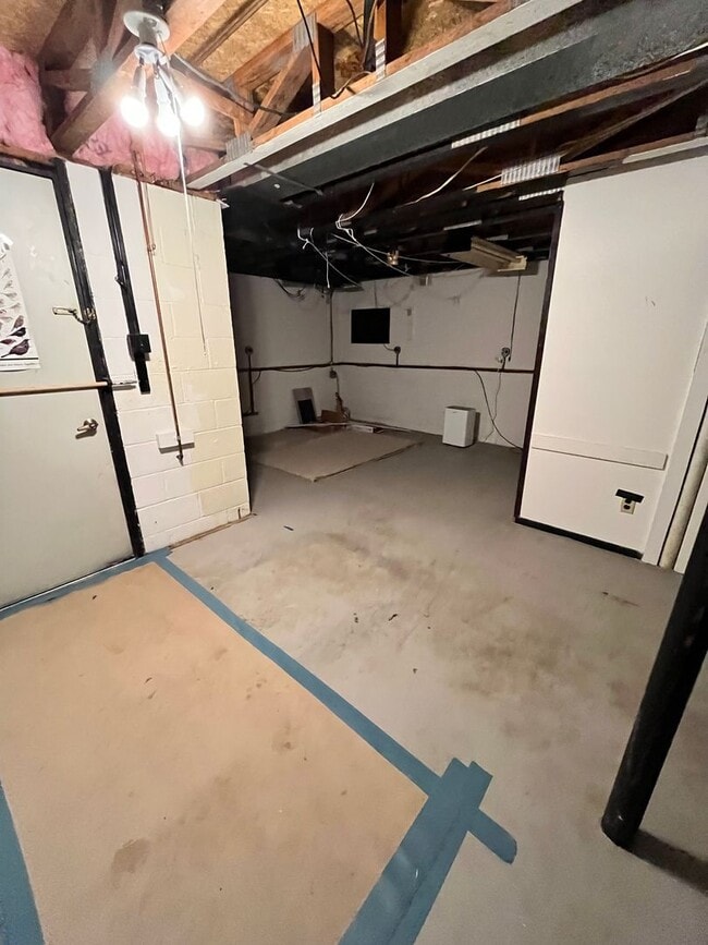 Building Photo - 2 Bd / 1.5 Bth Townhouse in Stover Mill