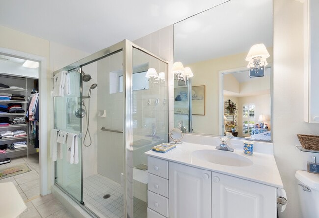 Building Photo - 264 Harbor Dr