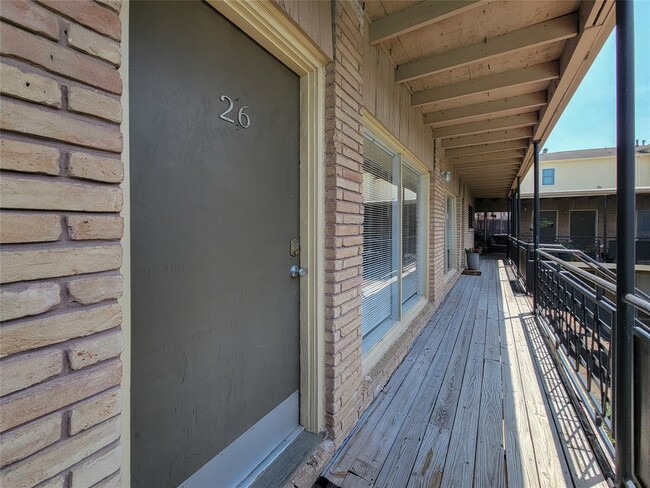 Primary Photo - 3809 N Braeswood Blvd