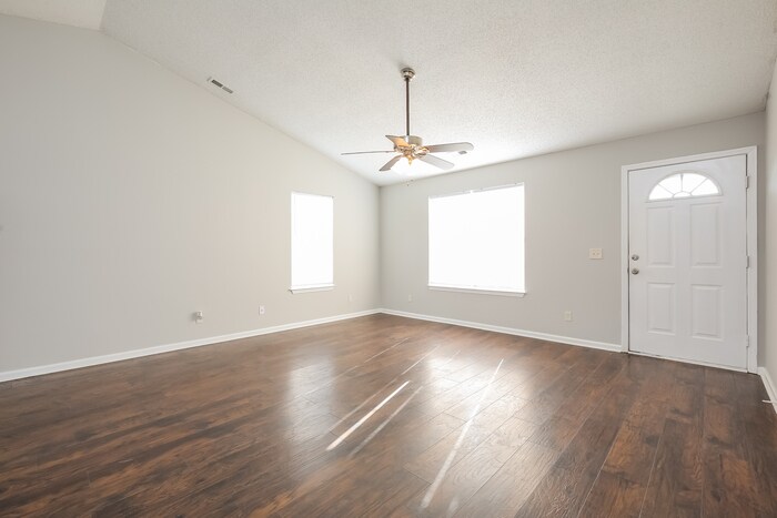 Building Photo - 408 Raspberry Ln