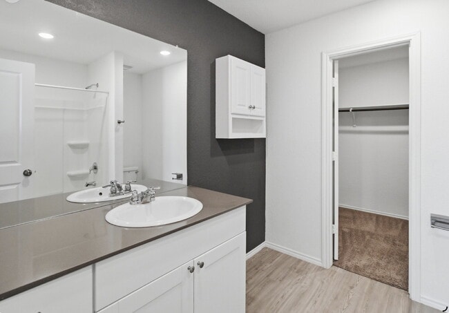 Building Photo - "Charming 4-Bedroom Haven in Saint Hedwig with 2 Full Baths and 1668 Sq Ft of Comfort!"