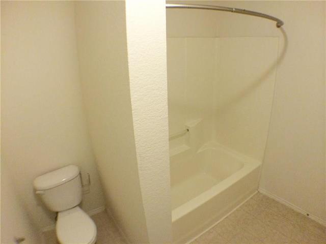 Building Photo - 2301 Kingsway Dr