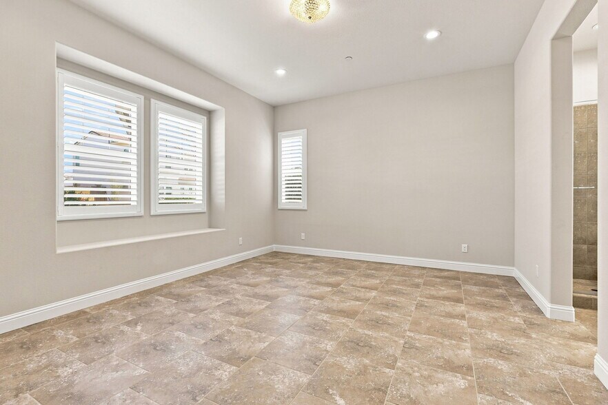 Building Photo - 2964 Bluffs Dr