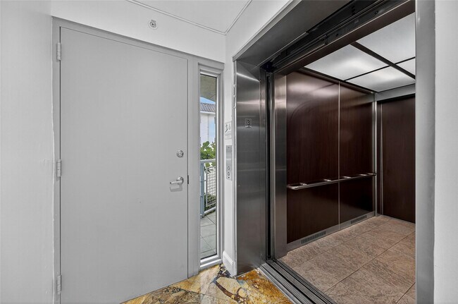 Building Photo - 900 SE 2nd St