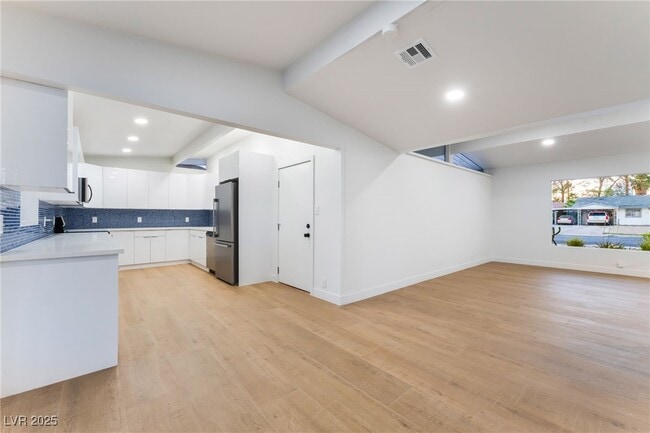 Building Photo - 548 E Oakey Blvd