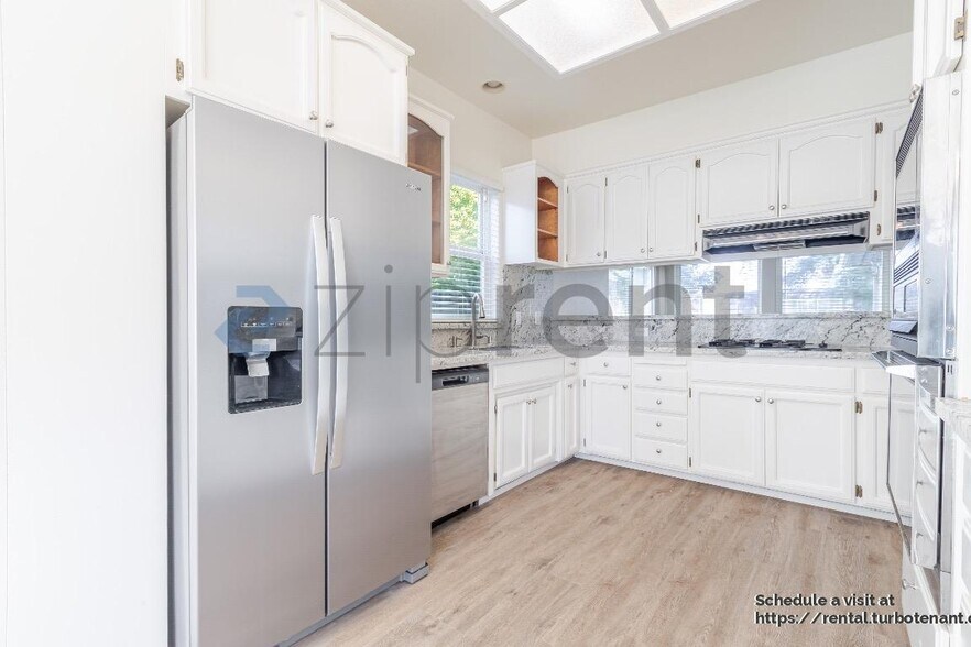 Building Photo - 2703 Albany Ave