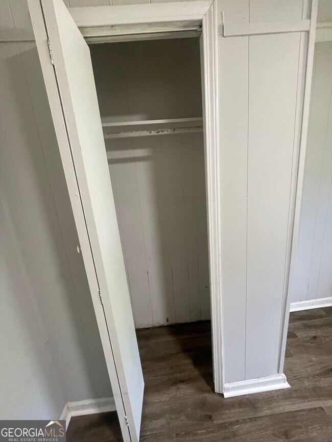 Building Photo - 6501 Elsie St