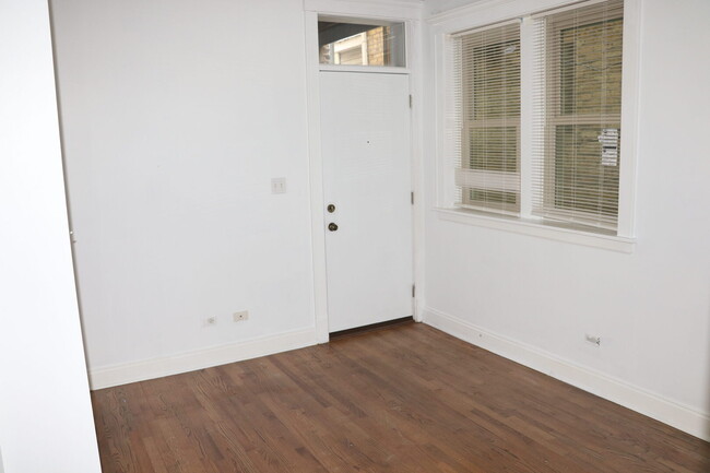 Building Photo - 4311 N Paulina St