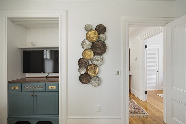 Building Photo - 13 Broadway Ave