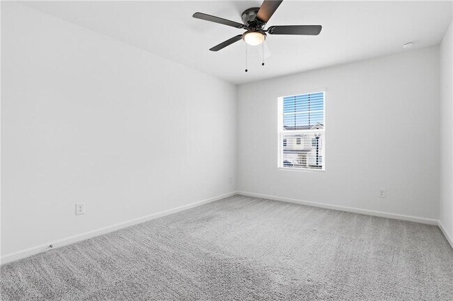 Building Photo - 395 Knightsbridge Ln