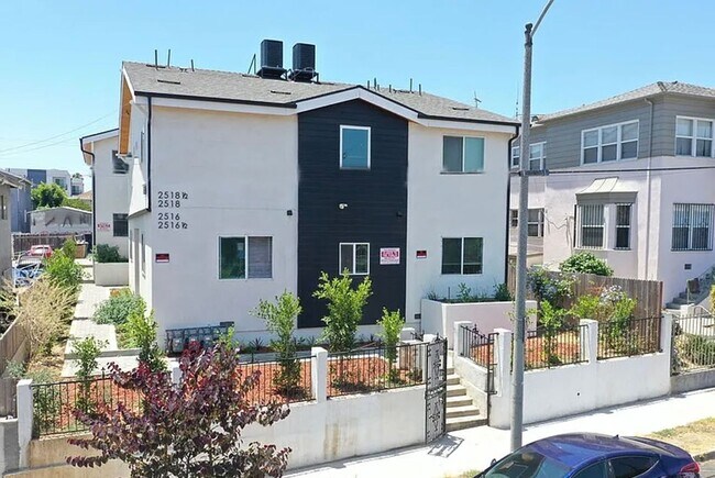 Building Photo - 4BED/3BATH IN BOYLE HEIGHTS!