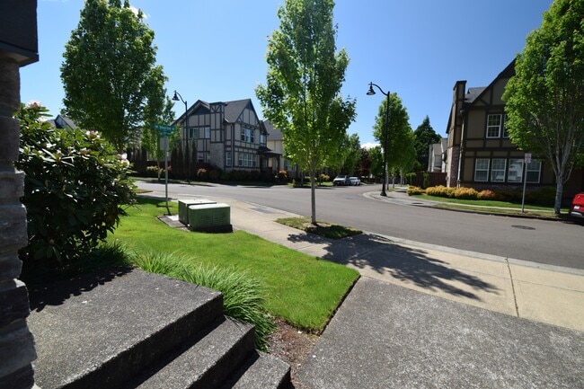 Building Photo - 402 NE 77th Ave
