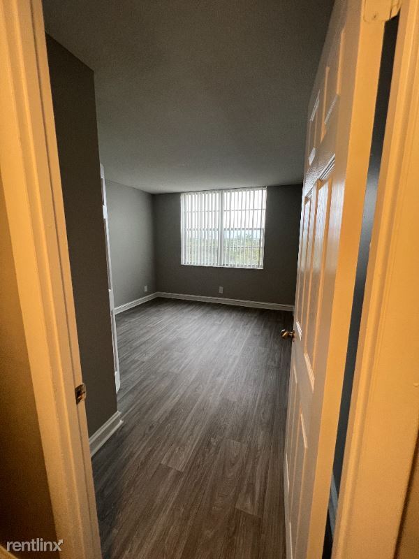Building Photo - 1 br, 1 bath Condo - 520 NE 20th St