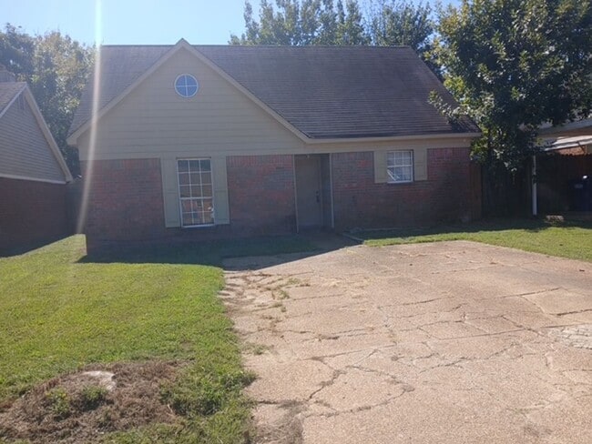 Primary Photo - Renovated 4 Bedroom 2 Bath Home for Rent!
