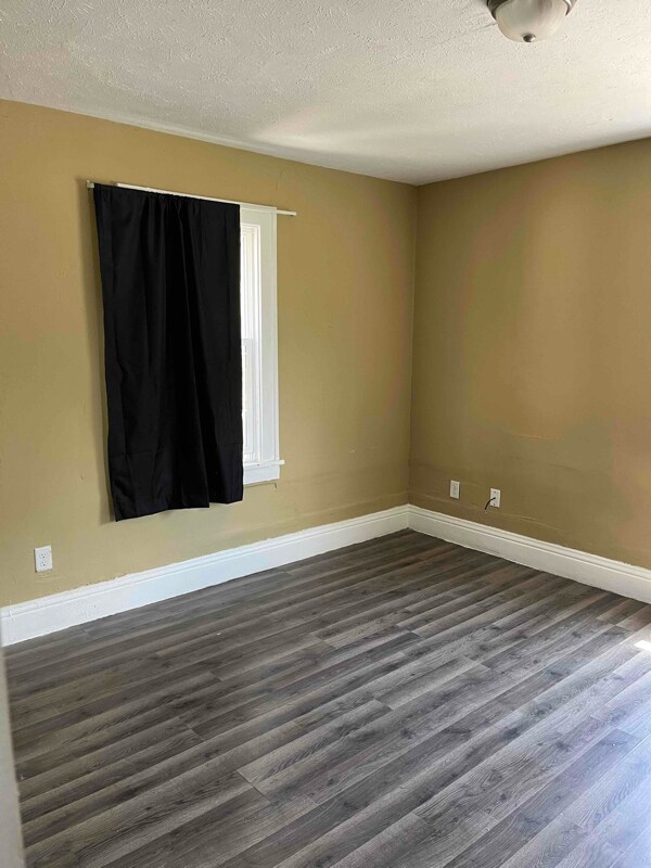 Building Photo - 913 S Main St