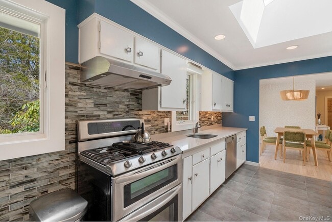 Building Photo - 123 Windward