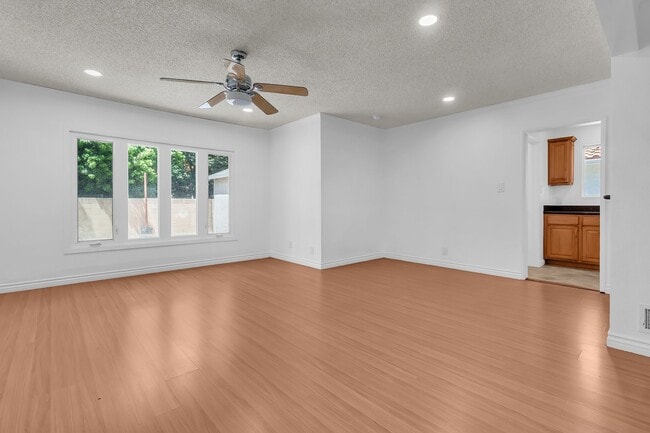 Building Photo - 1833 Lees Ave