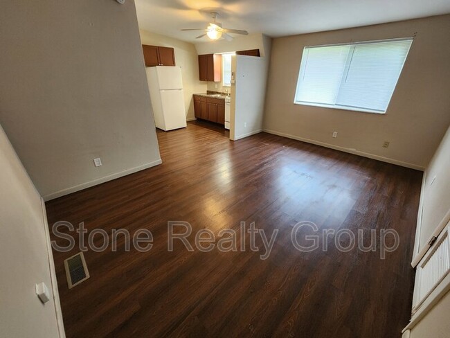 Building Photo - 3742 E Beulah Ave