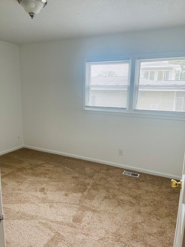 Building Photo - VIRGINIA BEACH - OCEANFRONT FOR RENT!