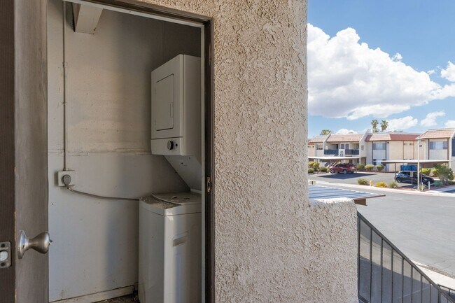 Building Photo - Modern 2 Bed, 2 Bath Condo Near UNLV – Prime Central Location!