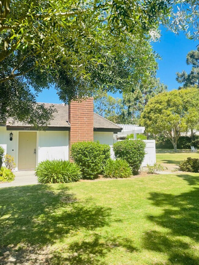 Building Photo - Spacious 2-bedroom, 2-bathroom condo featu...