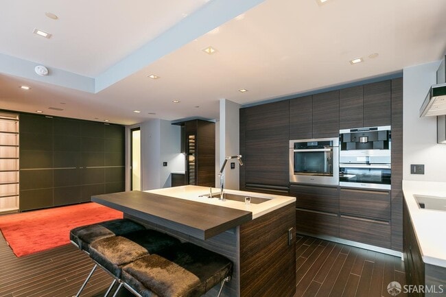 Building Photo - 333 Bush St