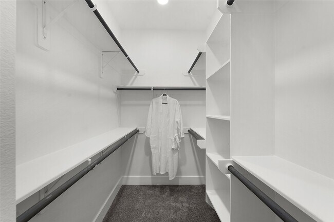 Building Photo - 1913 Hoskins Dr