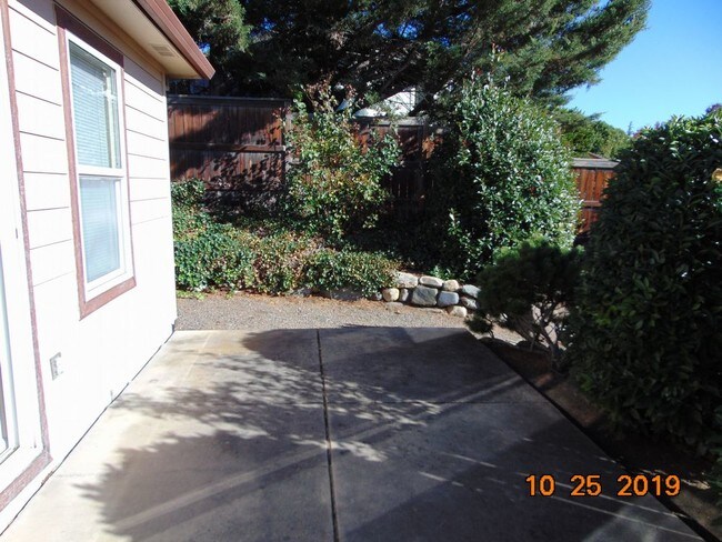 Building Photo - Lovely Southeast Medford 3-bedroom home